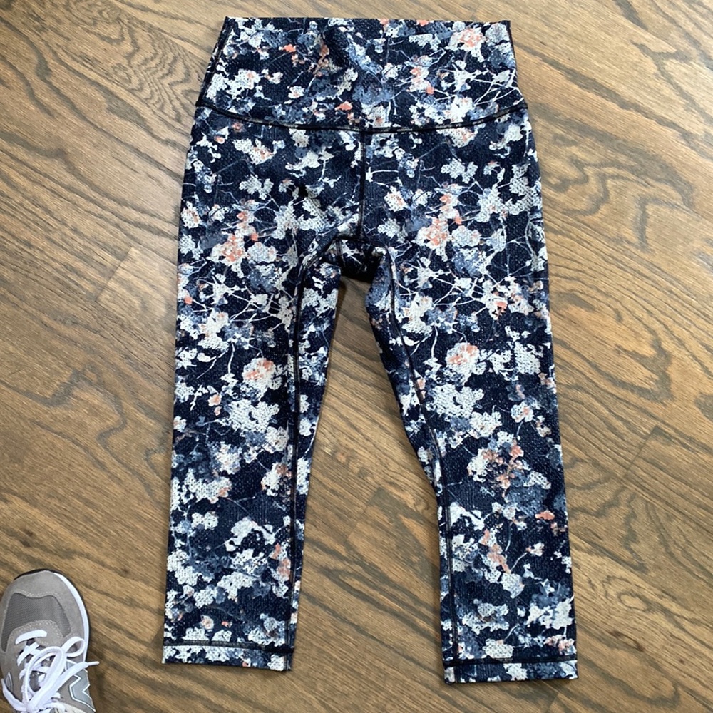 Lululemon Sz 10 wunder under crops